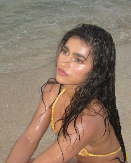 Rayna Vallandingham – SI Swimsuit Photoshoot, 2025 1