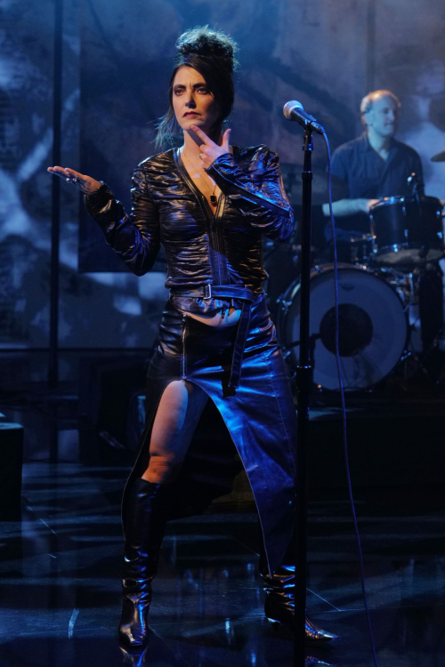 Sharon Van Etten performs at Kimmel Live, May 2025 3