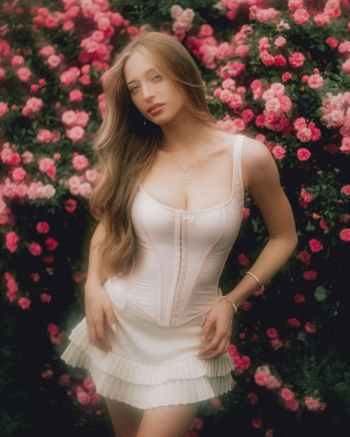 Sophia Diamond at a Studio Photoshoot, June 2025