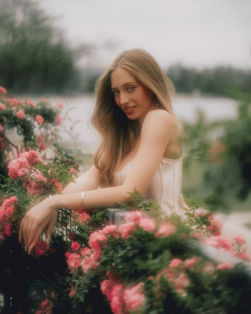 Sophia Diamond at a Studio Photoshoot, June 2025 1