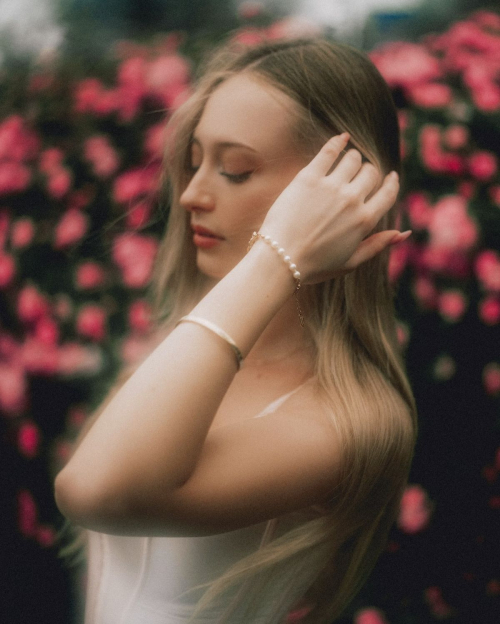 Sophia Diamond at a Studio Photoshoot, June 2025 3