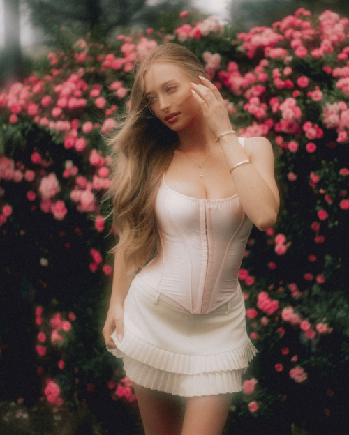Sophia Diamond at a Studio Photoshoot, June 2025 7