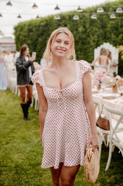 Xandra Pohl at Loveshackfancy Beach Shack, June 2025 2
