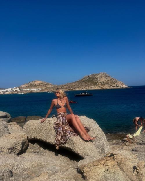 Abbey Lee posts edgy Instagram shoot, July 2025 1