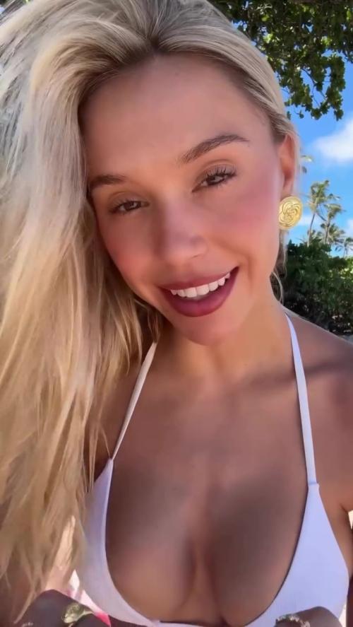 Alexis Ren stuns in beachy Instagram photos, July 2025 10