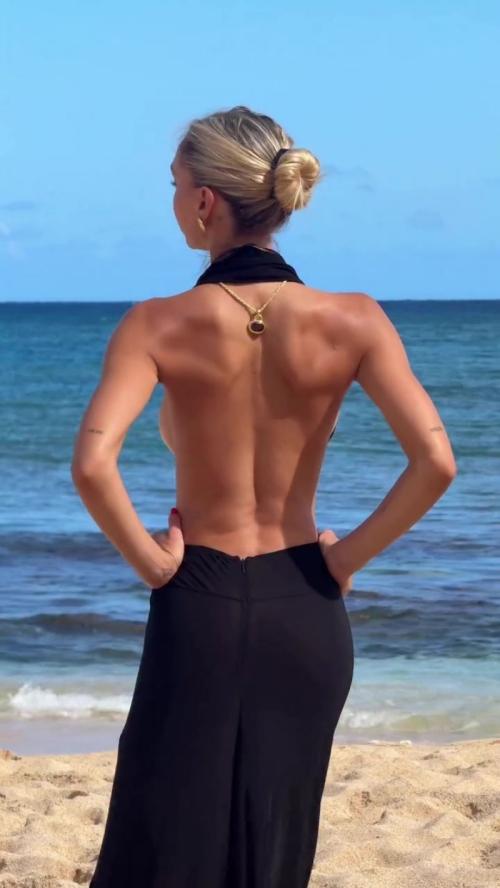 Alexis Ren stuns in beachy Instagram photos, July 2025 18
