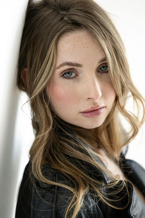 Anna Hiltrop L’Officiel Baltic Photoshoot April 2025 2