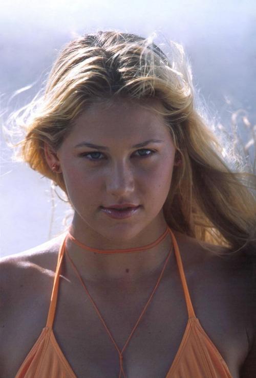 Anna Kournikova bikini shoot in Acapulco, 2002 4