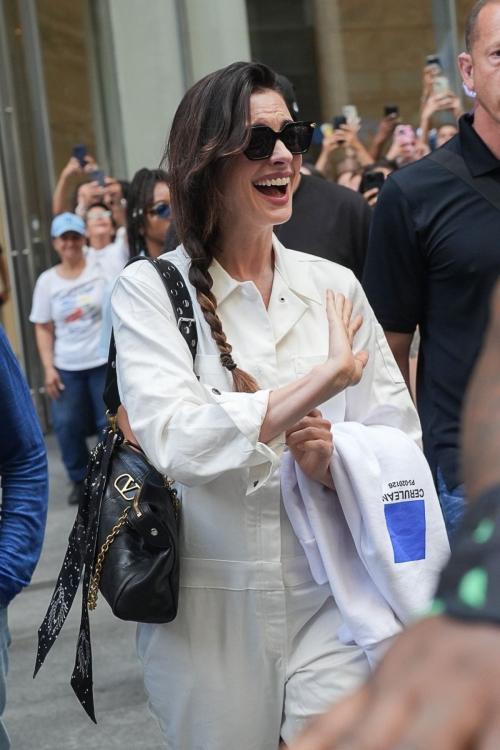 Anne Hathaway Filming Devil Wears Prada 2 July 2025 5