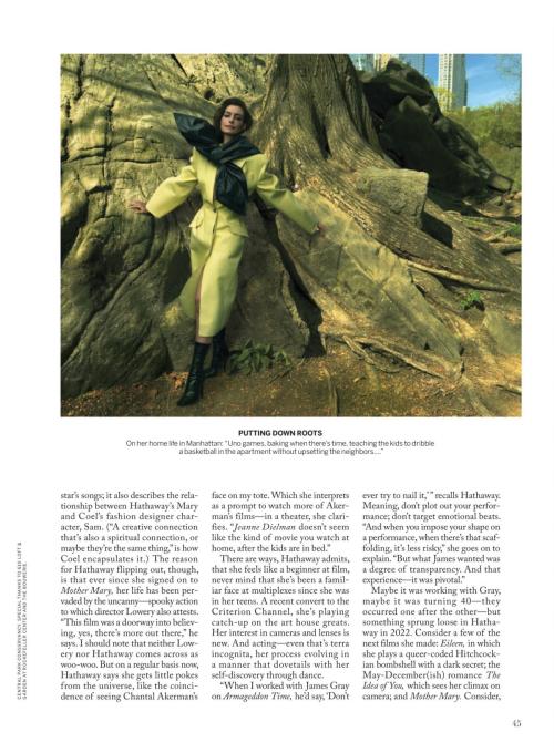 Anne Hathaway in Vogue US Editorial, August 2025 5