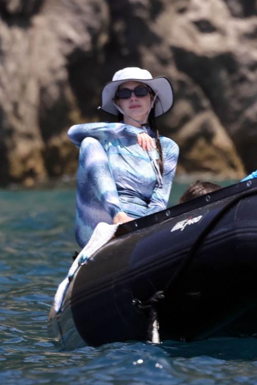 Anne Hathaway with family Amalfi Coast, July 2025
