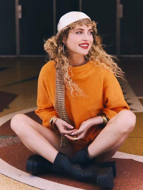 Anne Winters at a photoshoot, Jul 2025 9