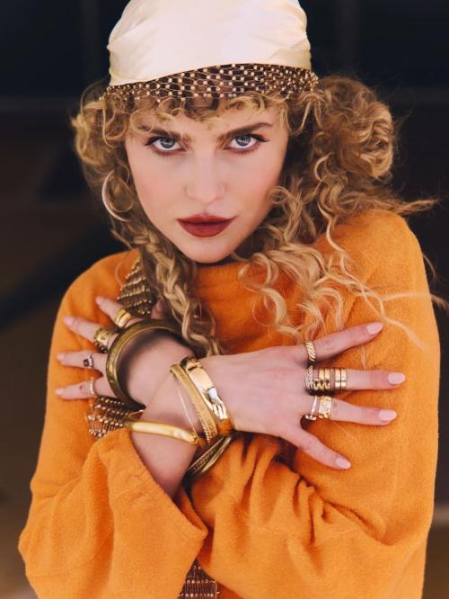 Anne Winters at a photoshoot, Jul 2025 10