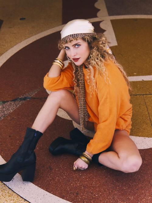 Anne Winters at a photoshoot, Jul 2025 12