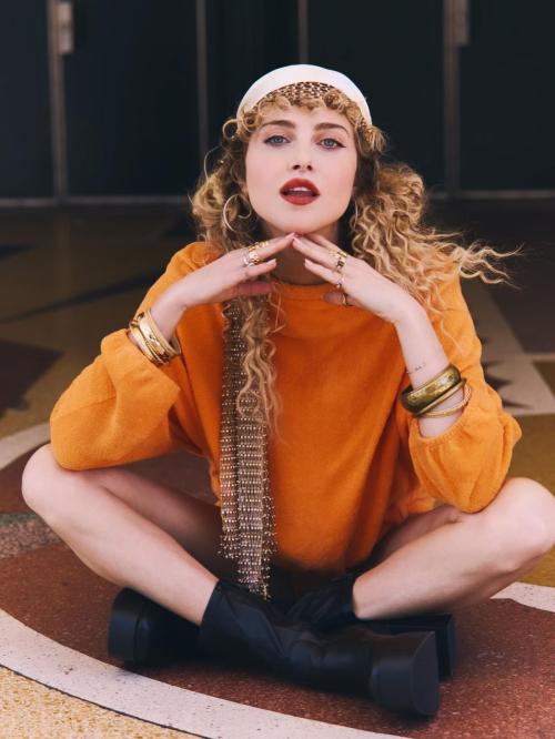 Anne Winters at a photoshoot, Jul 2025 4