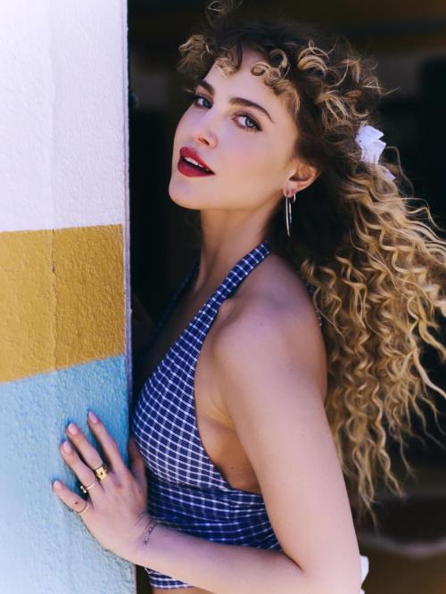 Anne Winters Elegant Photoshoot July 2025 1