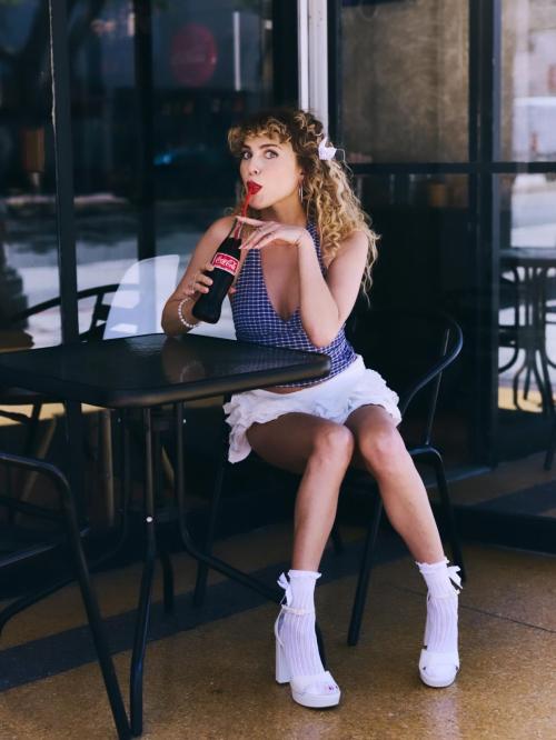 Anne Winters Elegant Photoshoot July 2025 2