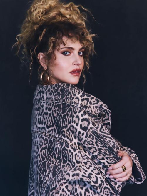 Anne Winters Glam New Photoshoot, July 2025 3
