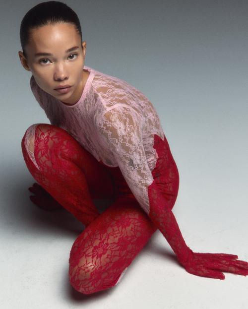 Ashley Moore Stuns in Glam Photoshoot, June 2025 3