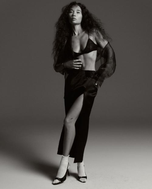 Ashley Moore Stuns in Glam Photoshoot, June 2025 8