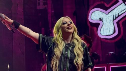 Avril Lavigne Rocks Canadian Tour Stage, June 2025 1