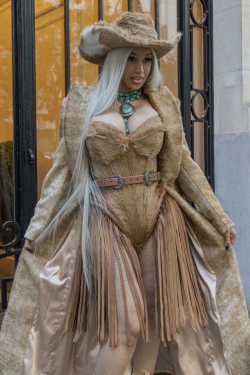 Cardi B Spotted Out and About in Paris, May 2025 1
