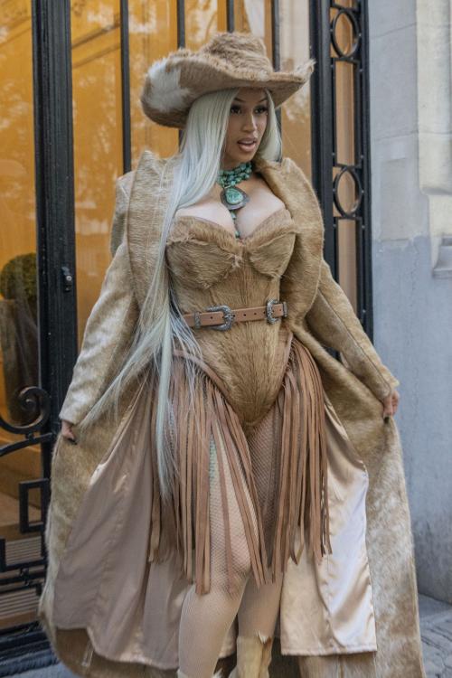 Cardi B Spotted Out and About in Paris, May 2025 3