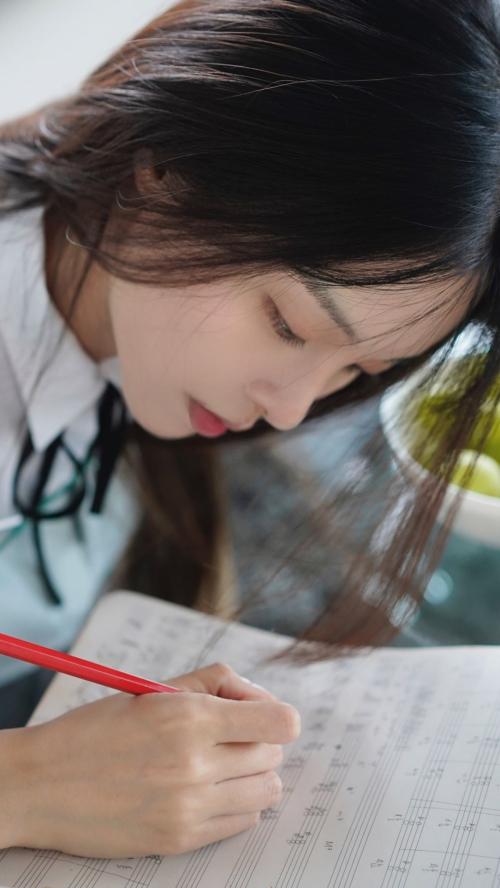 Cathryn Li Shares Stylish Instagram Pics, July 2025 12