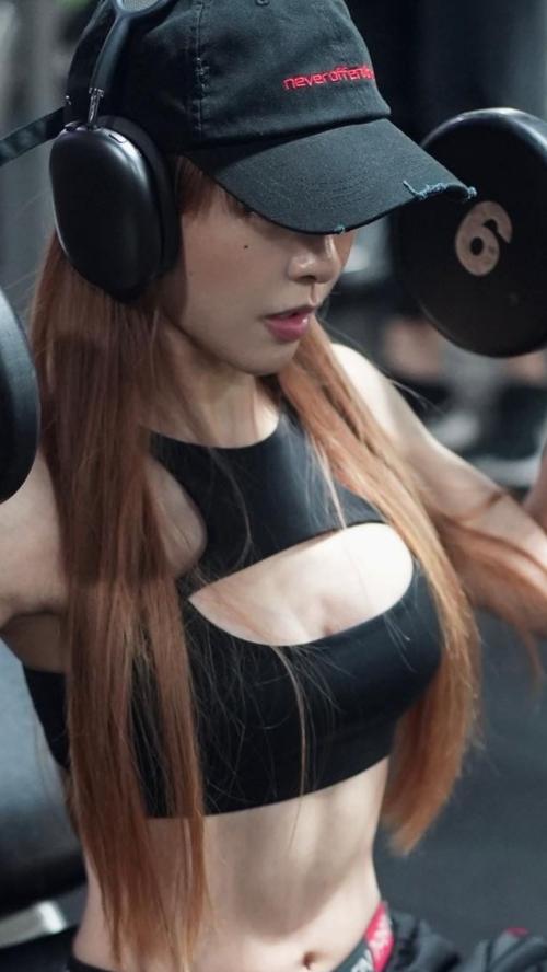 Cathryn Li Shares Stylish Instagram Pics, July 2025 7