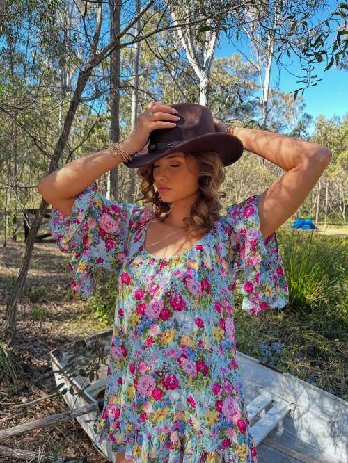 Chelsea Mayer vibrant Instagram gallery, July 2025 3