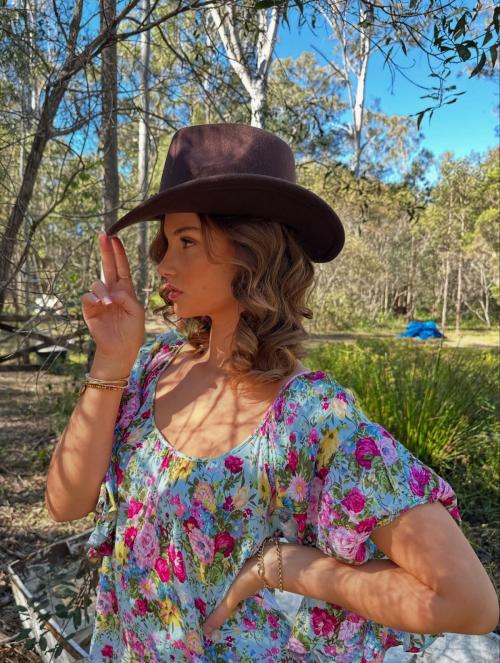 Chelsea Mayer vibrant Instagram gallery, July 2025 4