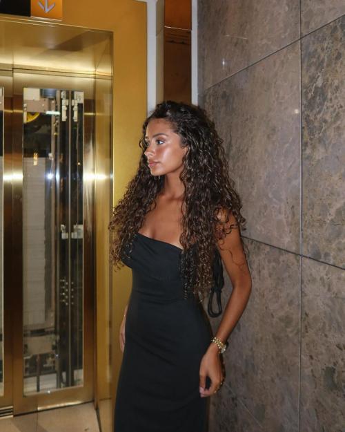 Debora Gomes Instagram Fashion Pics July 2025 1