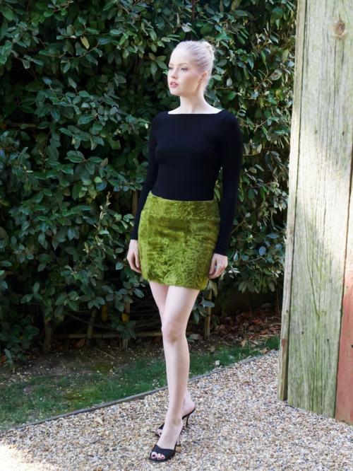 Ellie Bamber Stunning Instagram Moments, July 2025 4