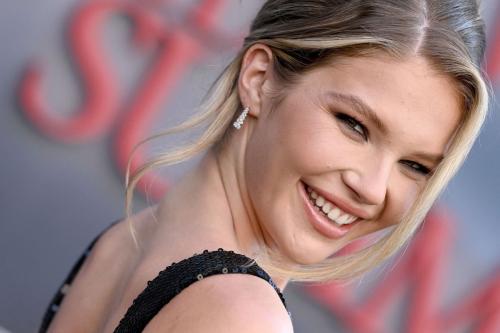 Ellie Thumann at IKWYDLS premiere in LA 4