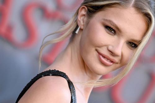 Ellie Thumann at IKWYDLS premiere in LA 5