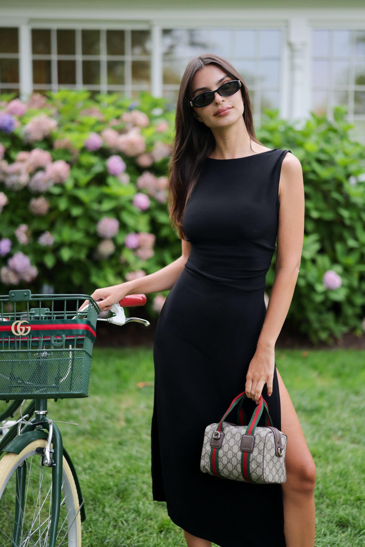 Emily Ratajkowski co-hosts Gucci dinner, July 2025