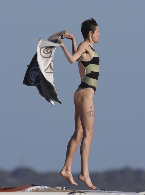 Emma Corrin in swimsuit on a boat in Ibiza, May 2025 4