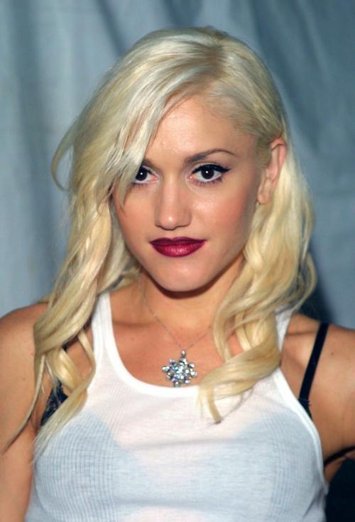 Gwen Stefani at MTV VMAs Radio City NYC, Aug 2002 3
