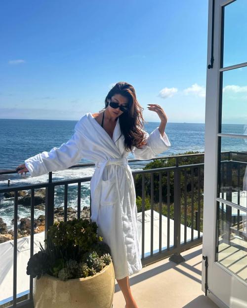 Jenn Lee Beautiful Instagram Style July 2025 9