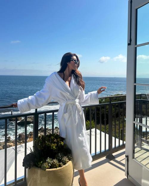 Jenn Lee Beautiful Instagram Style July 2025 10