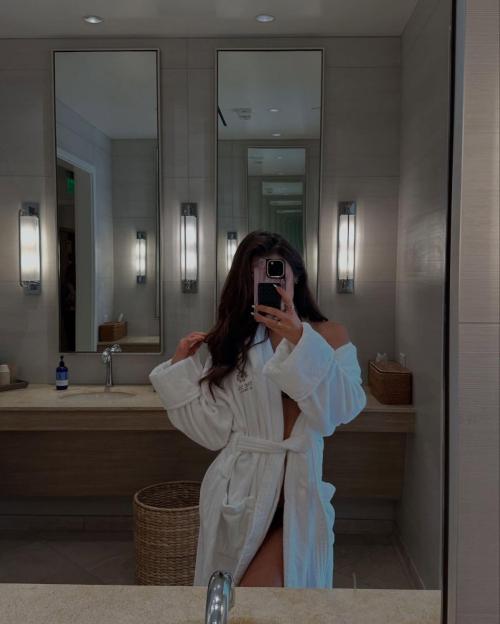 Jenn Lee Beautiful Instagram Style July 2025 1