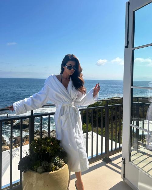 Jenn Lee Beautiful Instagram Style July 2025 7