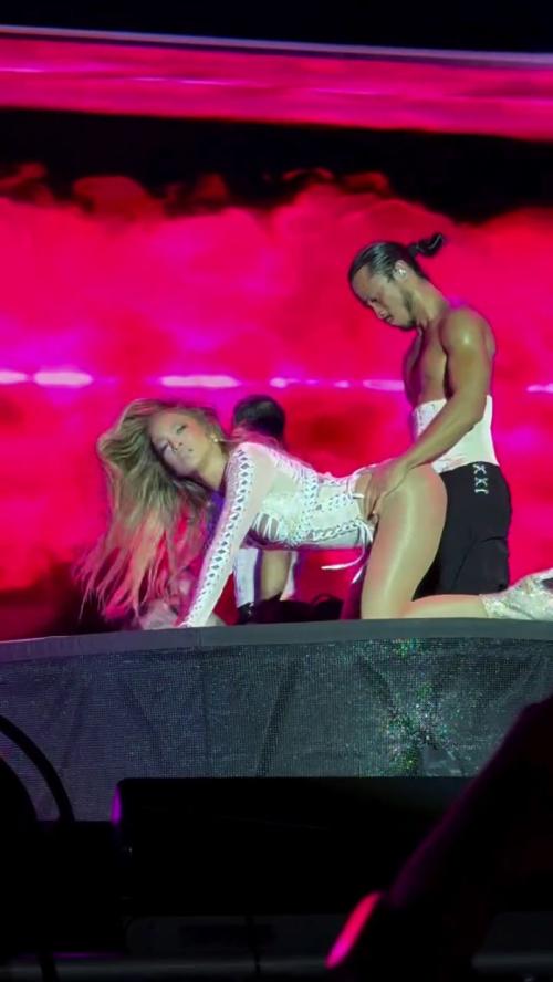 Jennifer Lopez performs at Cook Music Fest, Jul 2025 4