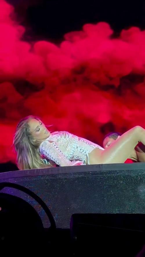 Jennifer Lopez performs at Cook Music Fest, Jul 2025 5