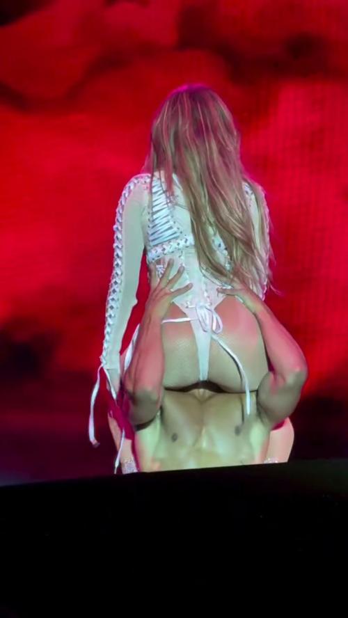 Jennifer Lopez performs at Cook Music Fest, Jul 2025 8