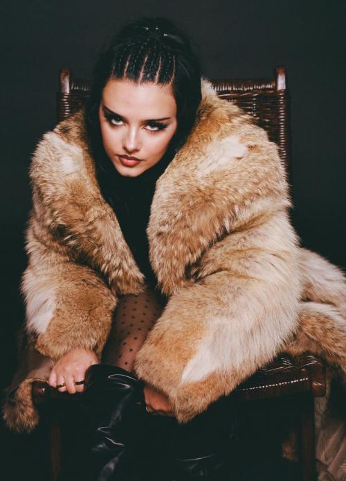 Jessie Murph stuns in TMRW Magazine shoot, Mar 2025 4