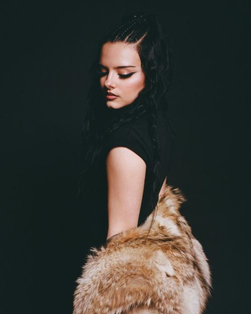 Jessie Murph stuns in TMRW Magazine shoot, Mar 2025 8