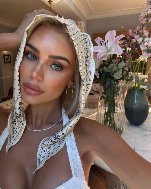 Julia Cavanagh Insta fashion pictures, July 2025 7