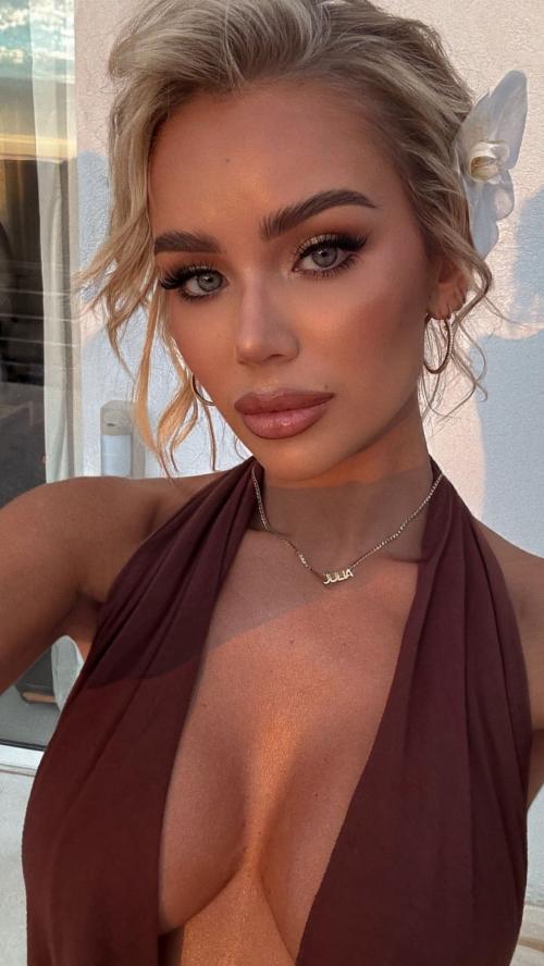 Julia Cavanagh Instagram Fashion Photos July 2025 1