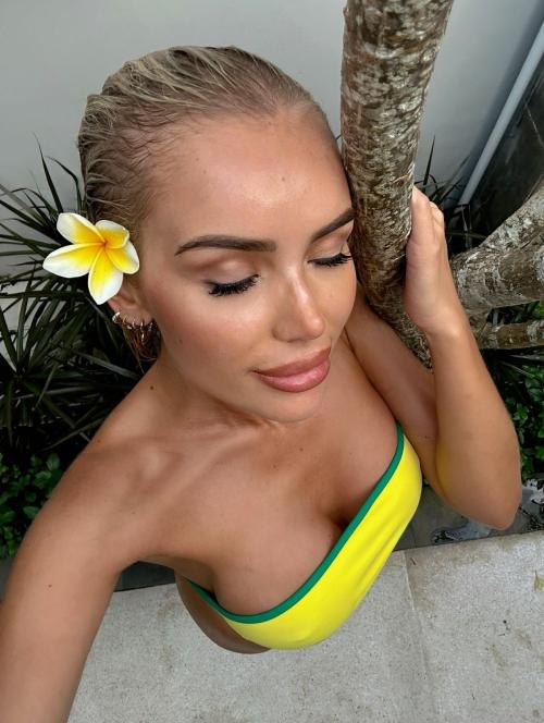 Julia Cavanagh Instagram Moments Collection, July 2025 2